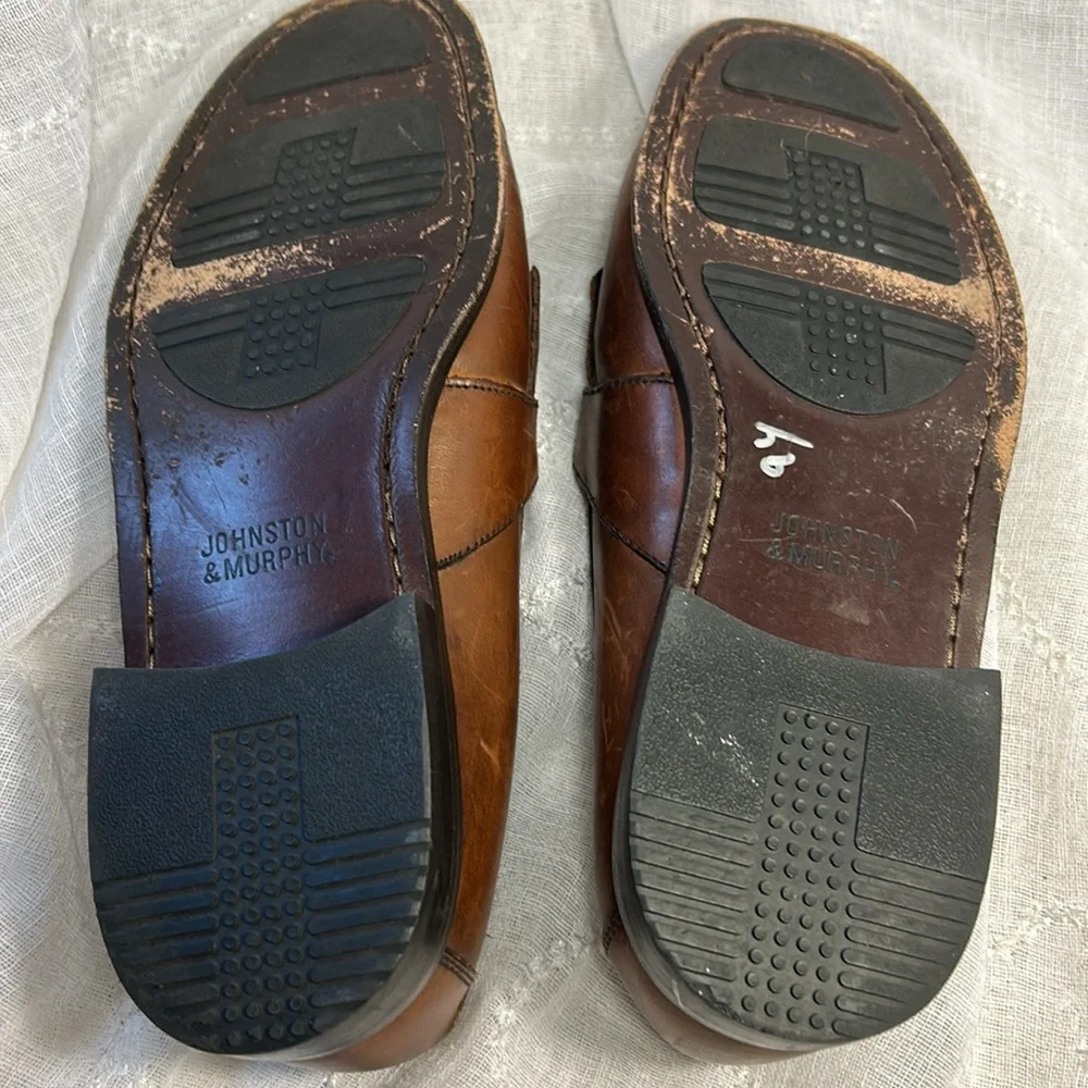Johnston and Murphy leather loafers with tussles almost NEW